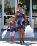 th_27330_HalleBerryGroceryShoppingPickingNahlaUpFromSchool05.13.201318_122_10lo.jpg