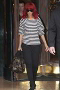 th_53125_RihannaleavesPlazaAtheneeHotelinParis9.10.2010_08_122_252lo.jpg