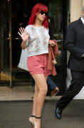th_89731_RihannaleavesPlazaAtheneeHotelParis8.10.2010_34_122_37lo.jpg