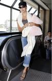 th_48411_Preppie_-_Eva_Longoria_departing_from_LAX_Airport_-_August_6_2009_326_122_41lo.jpg