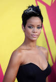 th_60868_babayaga_Rihanna_MTV_VMAs_09-07-2008_120_123_414lo.jpg