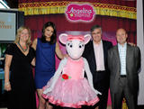 th_25281_celebrity_paradise.com_TheElder_KatieHolmes2010_06_07_AnnouncesDizzyFeetPartnership15_122_527lo.jpg