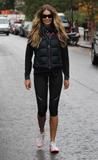 th_99894_celebrity_paradise.com_TheElder_ElleMacpherson2010_10_05_droppinghersonofftoschoolinLondon4_122_547lo.jpg